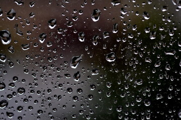 Regentropfen am Fenster 