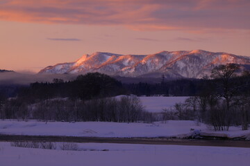 岩手県西和賀町　朝の雪景色