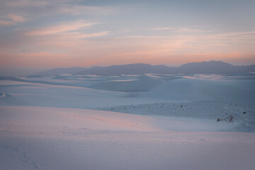 Obraz premium Sunset colors in white sand dunes national park