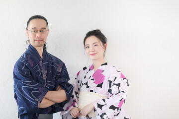 A married couple with an age difference in yukata looking at the camera