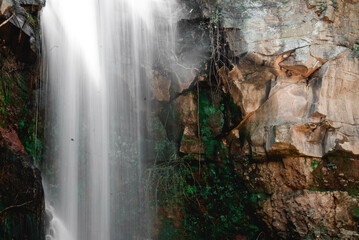 Cascada en movimiento