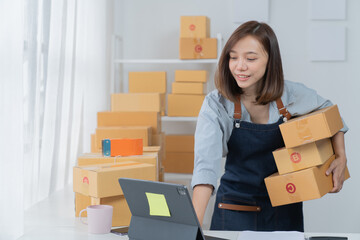SME entrepreneur Small business entrepreneurs Online selling ideas, Happy  Asian business owner...