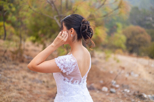 bride on save the date / novia antes de la boda