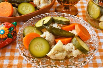 メキシコの野菜のエスカベーチェ  コピースペースあり　
Escabeche,Mexican Pickled Vegetables（Verduras en escabeche,Escabeche de verduras) with copy space
