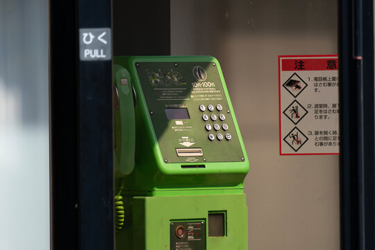 電話ボックス, 昔ながらの緑の公衆電話
