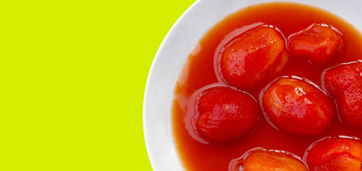 Whole peeled tomatoes in tomato juice