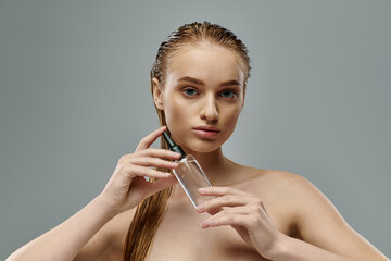 Obraz premium Beautiful lady with wet hair using hair care.