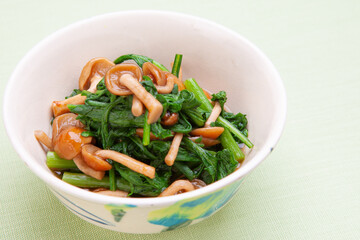 ナメコと春菊の煮浸し