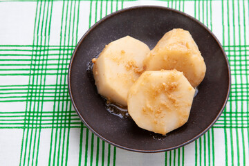 里芋の胡麻煮