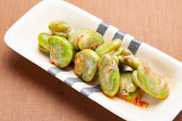 そら豆の豆板醤マヨ和え