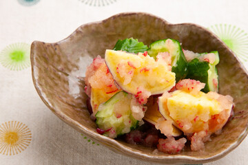 さつま芋とキュウリのリンゴ酢和え