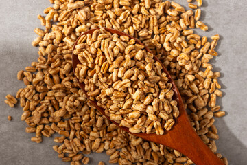 Savory and crunchy roasted kamut