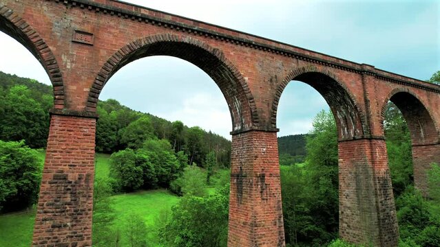 Aerial view, flight to stone arch bridge Himb&auml;chel Viaduct, Erbach, Germany