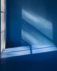 Obraz premium A blue background with the shadow of windows, light and shadows on the wall in a minimalist style