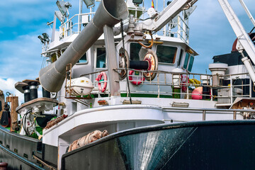 Barco pesquero en el puerto