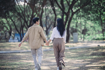 Obraz premium Lesbian couple sharing romantic love and care in public, celebrating joyful union as life partners.