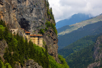 Fototapeta premium Sumela Monastery (Turkish: Sümela Manastırı) is a Greek Orthodox monastery, in the Maçka district of Trabzon Province in modern Turkey.