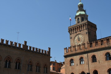 Obraz premium Piazza Maggiore is the heart of Bologna with the marbles of the basilica of San Petronio, Palazzo d'Accursio, Palazzo del Podestà, and the fountain of Neptune.