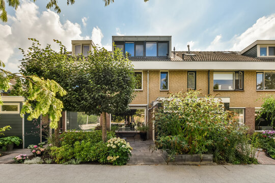 Charming home in Rosendael, Amsterdam with lush garden