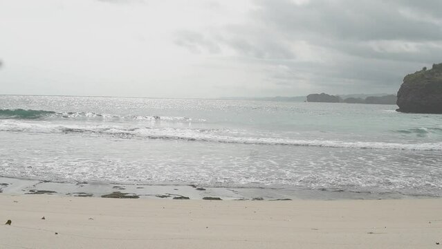 Big waves at Watu Karung beach