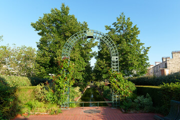 The planted walk or green corridor crosses the entire 12th arrondissement of Paris 