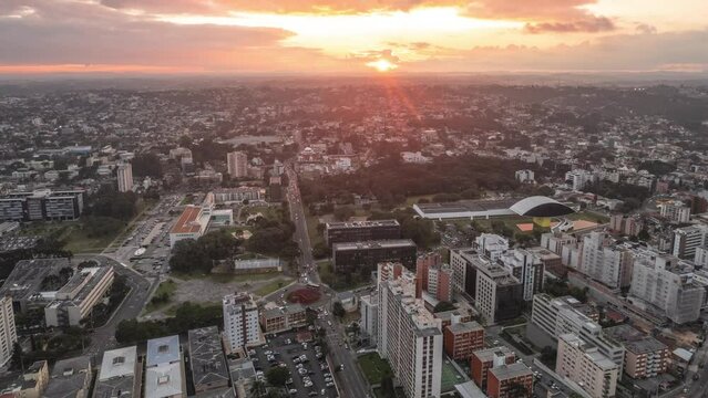 drone hyperlapse curitiba. Imagem a&eacute;rea entarceder em Curitiba, Paran&aacute;. Hyperlapse museu oscar niemeyer. 