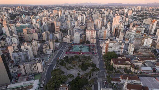 V&iacute;deo de drone da Pra&ccedil;a Rui Barbosa em Curitiba, imagem a&eacute;rea em Hyperlapse