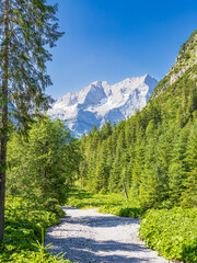 Fototapeta premium Landschaft im Rißtal bei der Eng Alm in Österreich