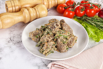 Fried turkey liver with herbs in cream sauce