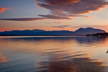 Obraz premium sunset on the lake