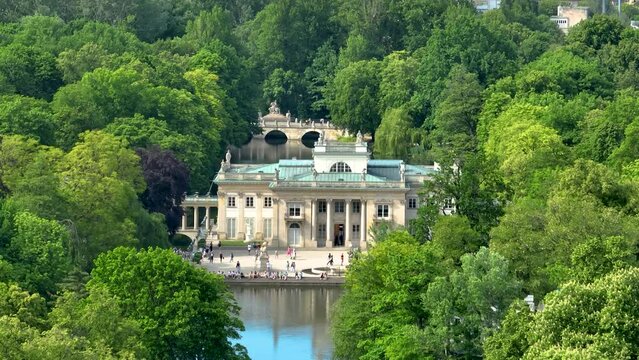 Warszawa - dzień przy Łazienkach Kr&oacute;ewlskich