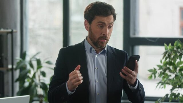 Annoyed stressed mad caucasian man customer dissatisfied angry businessman male entrepreneur manager reading bad news on phone frustrated with broken smartphone missed call bad service problem battery