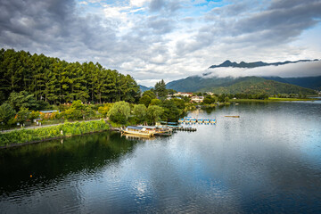 Fototapeta premium kawaguchi lake, kawaguchiko, early morning, fuji 5 lake area, japan, reflection, mount fuji