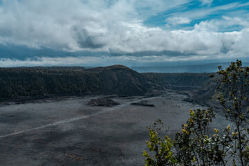 Kīlauea Iki is a pit crater that is next to the main summit caldera of Kīlauea on the island of Hawaiʻi in the Hawaiian Islands.   Pu'u Pua'i cinder cone .  Hawaii Volcanoes National Park, Kilauea 