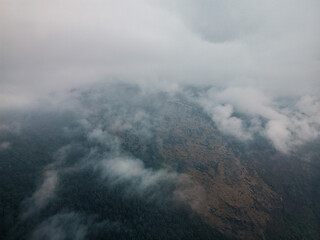 Obraz premium clouds over the mountains, mountains in the fog, during annapurna, annapurna base camp nepal