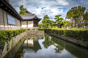 Fototapeta premium Nishi Hongan-ji Temple, hongan-ji, kyoto, shrine, japan, unesco, buddhism, religion, culture, moat