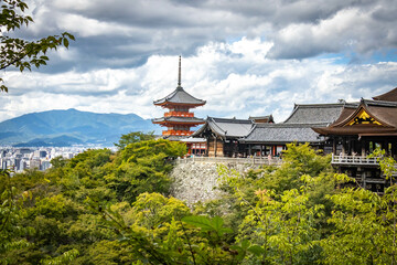 Fototapeta premium kiyomizu-dera temple, kiyomizu, kyoto, japan, vermilion, red, bright, temple