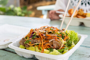 Famous Hawaii food truck thai noodles