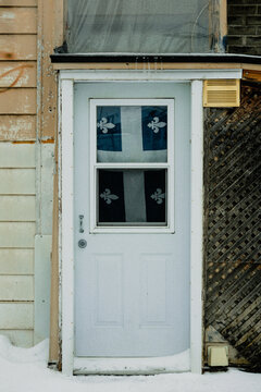 Porte avec drapeau du Qu&eacute;bec 