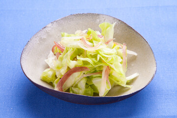 キャベツと茗荷の甘酢和え