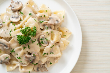 farfalle pasta with mushroom white cream sauce