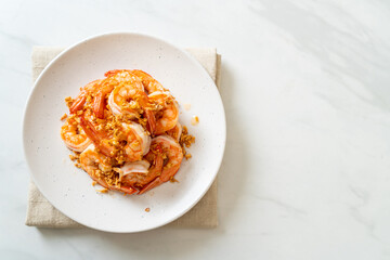 fried shrimps or prawns with garlic