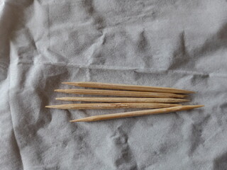 5 toothpicks made of wood which are shaped in such a way that they are small

