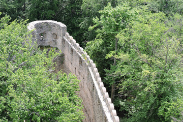 Fototapeta premium Stone defensive walls and a defensive tower of ruins of a medieval Chojnik Castle in Sobieszów, the Karkonosze National Park, Poland