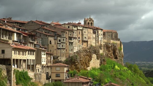 Mirador de Frias ( Viewpoint of Frias), Located at the Montes Obarenses, the medieval town of Fr&iacute;as is considered one of the prettiest villages in Spain and declared of Cultural Interest.