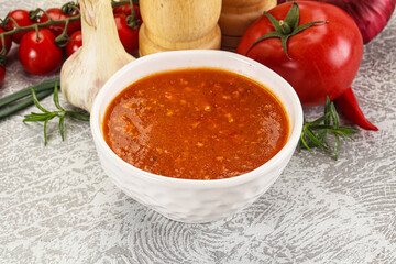 Hot tomato soup with diced chicken