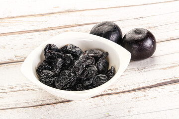 Dry prunes in thw bowl