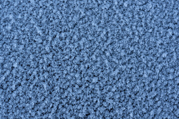 Obraz premium Closeup of car glass covered with frost on a cold winter morning