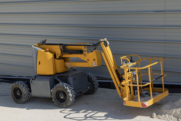 Nacelle élévatrice autoportée sur un chantier
