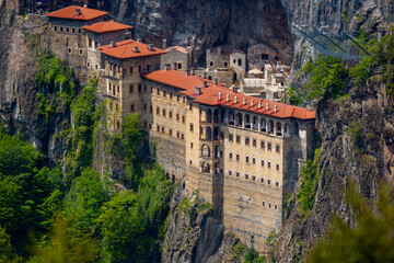 Obraz premium Sumela Monastery (Turkish: Sümela Manastırı) is a Greek Orthodox monastery, in the Maçka district of Trabzon Province in modern Turkey.